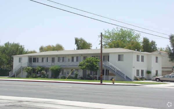 Building Photo - 6002 Fullerton Ave