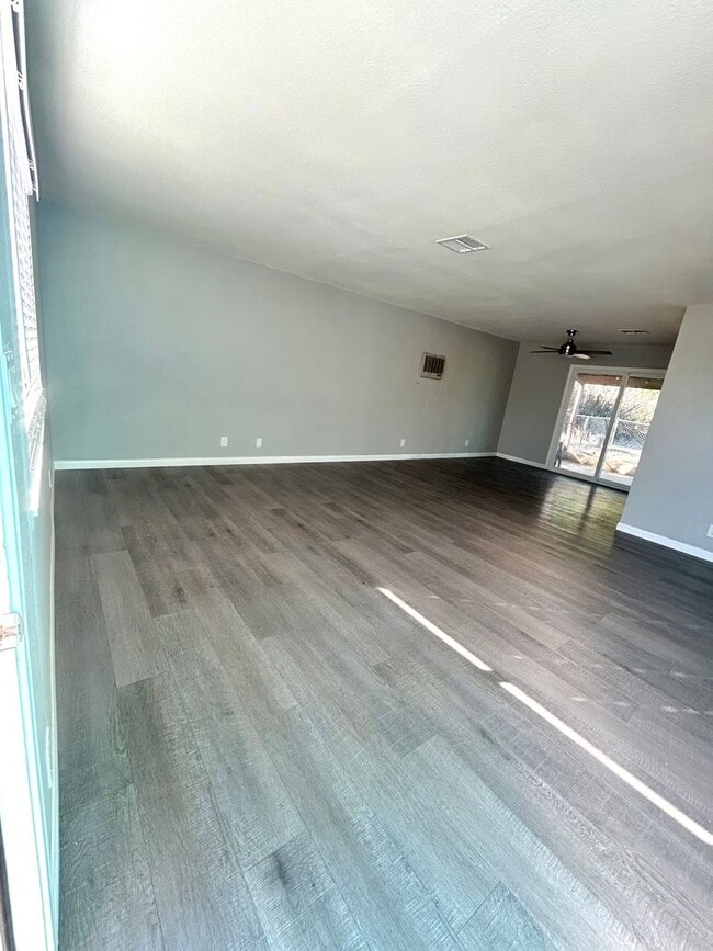 Building Photo - Welcoming 3 Bedroom 1.5 Bathroom Home ** MOVE IN SPECIAL**