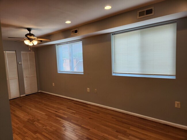 Foto del edificio - 244 60th St NE