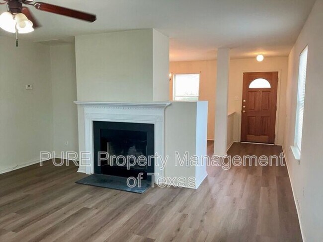 Foto del edificio - 3502 Sandy Brook Dr