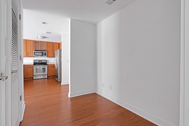 Building Photo - Charming 1BR Condo in Atlanta