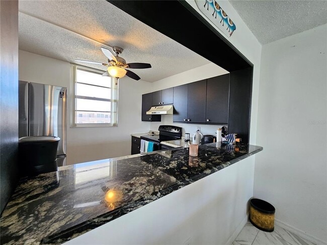 Foto del edificio - 7425 Bay Island Dr S
