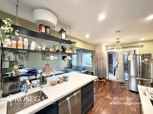 Building Photo - Spacious 3-Floor Semi-Detached Home with Huge Backyard & 3 Parking Spaces – Scarborough