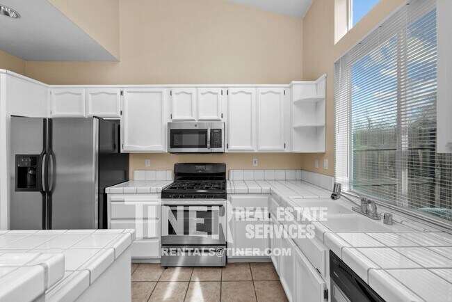 Building Photo - Oak Villa Beautifully Maintained Folsom Ho...