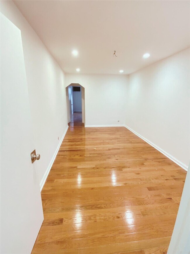 Foto del edificio - 1613 Tomlinson Ave