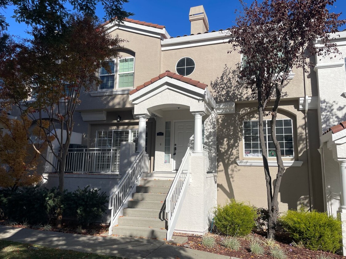 Primary Photo - Stunning Almaden Valley Executive Townhome