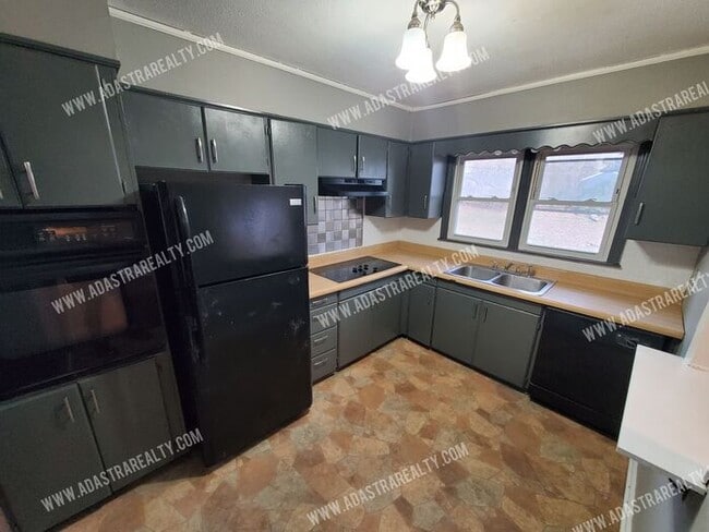 Building Photo - Beautiful 3 Bed/1 Bath Home in KCMO-Available NOW!!