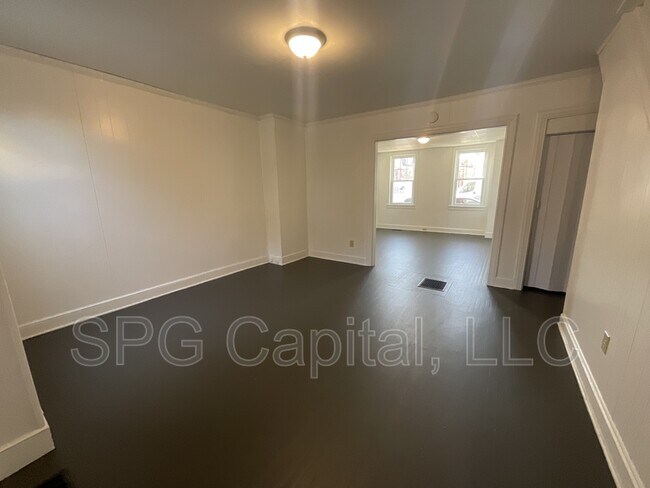 Foto del edificio - 305 N Newberry St