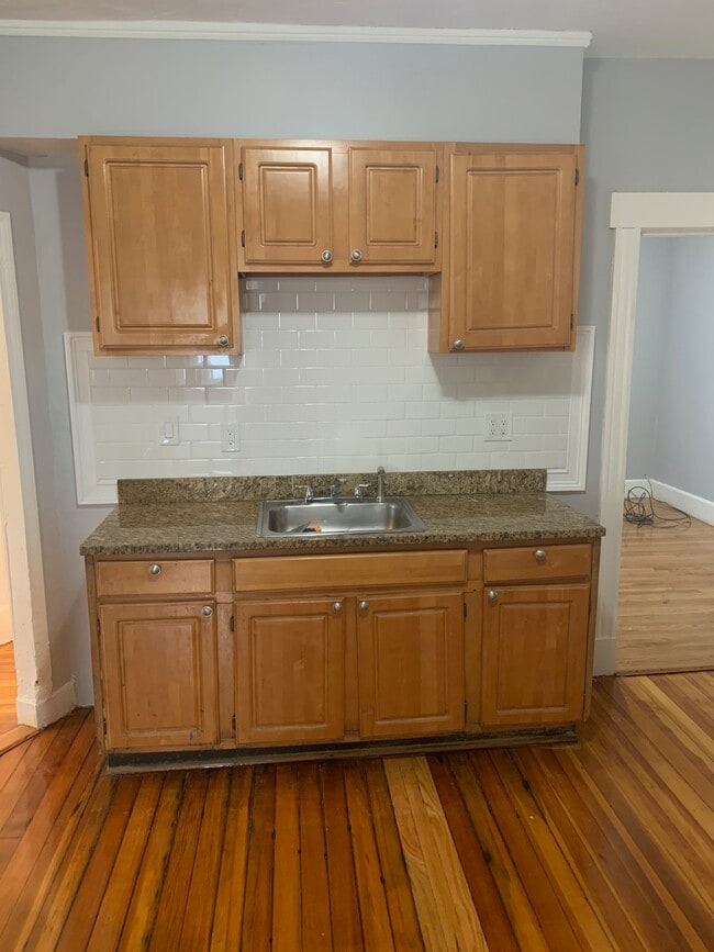 Building Photo - 52 Stonehurst St