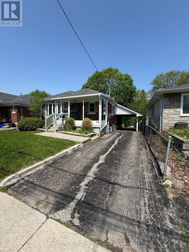 Building Photo - 210 Greenwood Ave