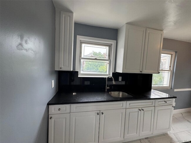 Building Photo - 153-32 77th Ave