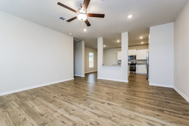 Building Photo - 16458 Honeysuckle Hl Dr