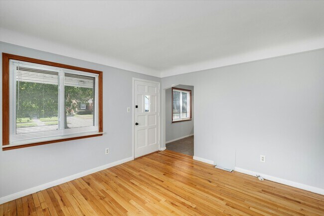 Building Photo - 2011 E Hudson Ave