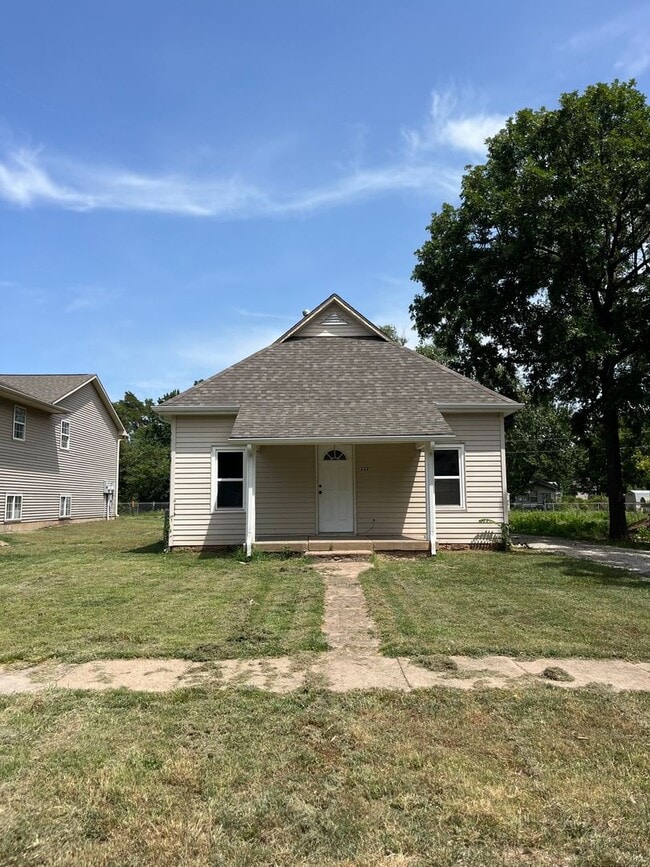 Building Photo - 222 Lee Ave