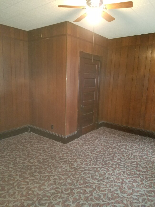 Building Photo - 319 N Doak St