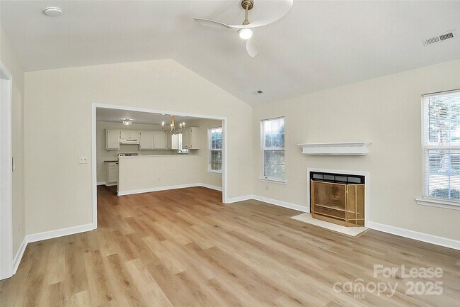 Foto del edificio - 6320 Fresh Wind Ave