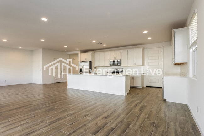 Foto del edificio - 10134 E Ulysses Ave