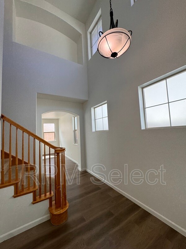 Building Photo - 3323 San Vicente Rd