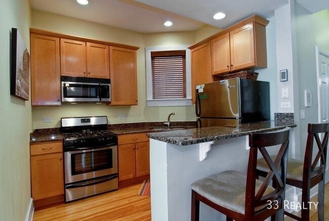 Foto del edificio - 826 W Newport Ave
