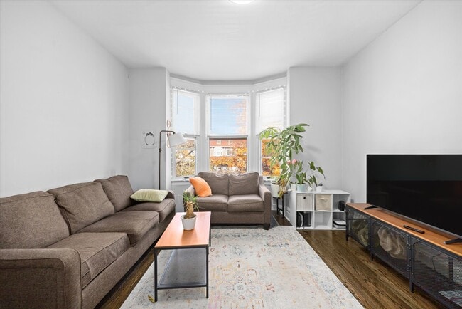 Foto del edificio - 6114 Waterman Blvd