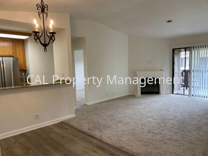 Foto principal - 2 bedroom 2 bathroom condo on North Salina...