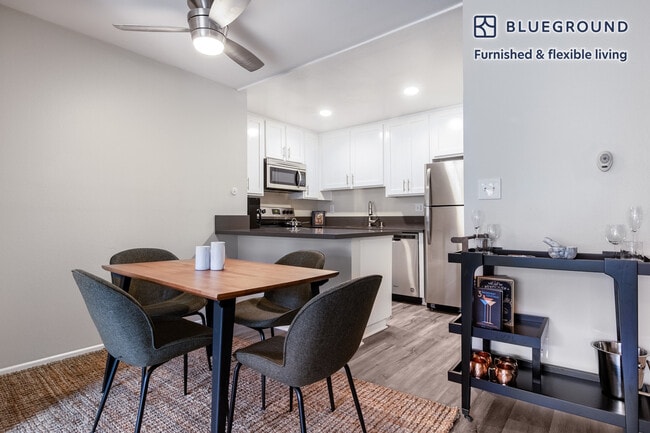 Building Photo - 2039 N Las Palmas Ave