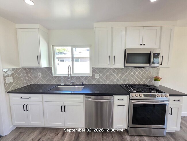 Foto del edificio - 858 N Darfield Ave
