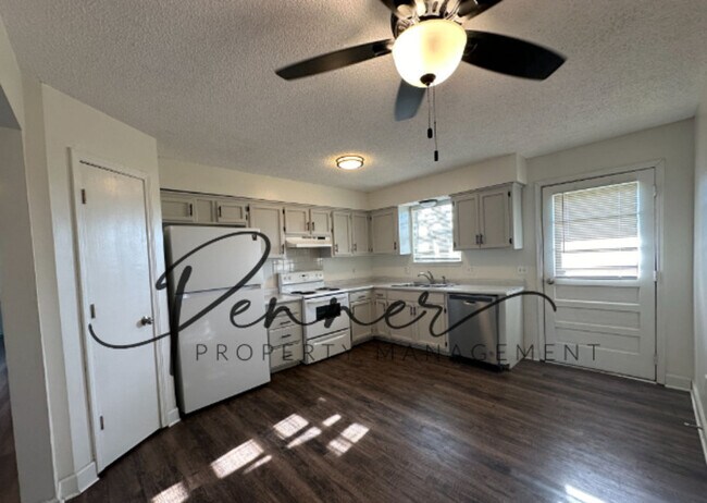Foto del edificio - 3808 SW 8th St. Terrace
