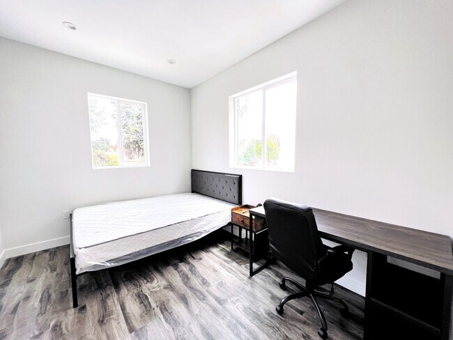 Foto del edificio - 1230 Rolland Curtis Pl