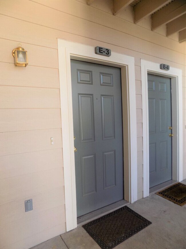Building Photo - 3945 Landings Dr