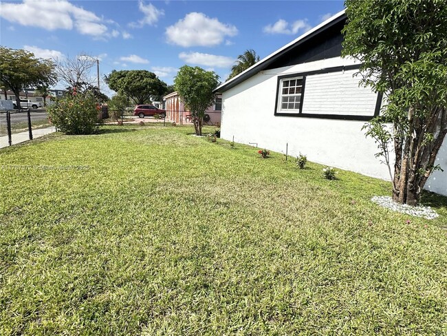 Foto del edificio - 20701 NW 34th Ct