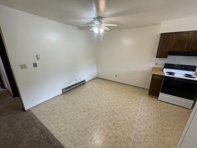 Building Photo - Convenient Florida Road Condo