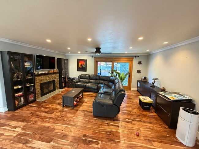 Foto del edificio - 5 Bed 4 Bath In Lafayette