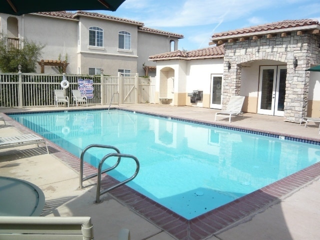 Building Photo - 3 Bedroom Condo in Sunrise Hills