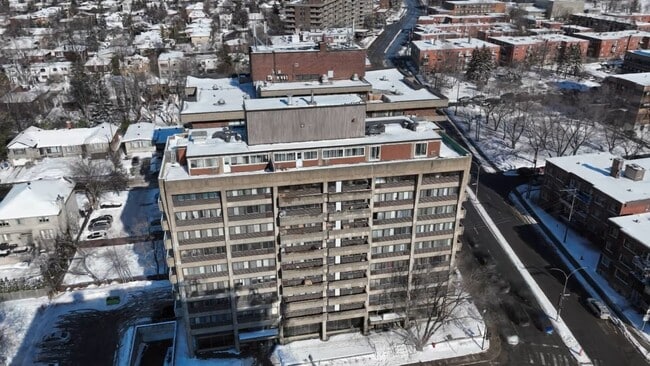  - 5505 Boul Cavendish