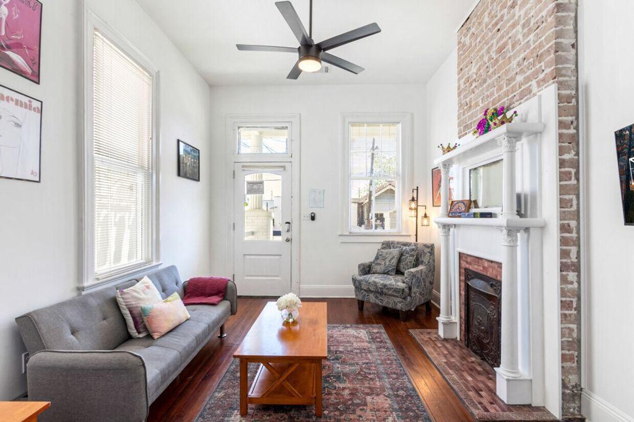 Foto principal - 2430 Valence St