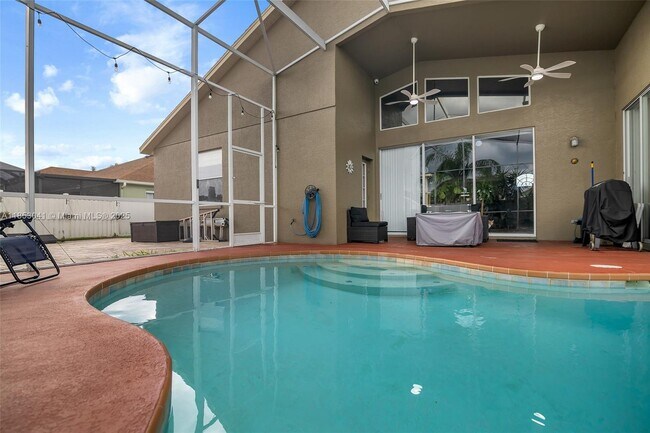 Foto del edificio - 10327 Meadow Crossing Dr