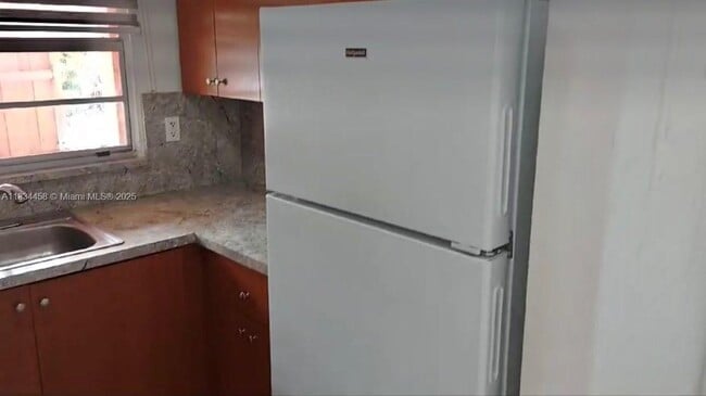 Foto del edificio - 6850 W 14th Ct