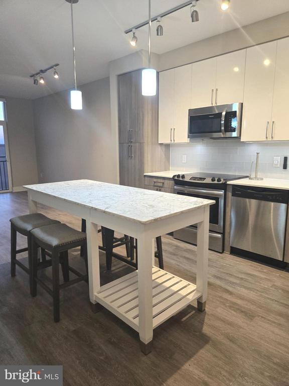 Building Photo - 145 Riverhaven Dr