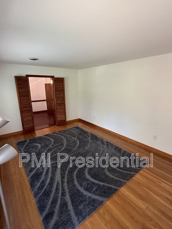 Foto del edificio - 5710 Tuskwillow Dr