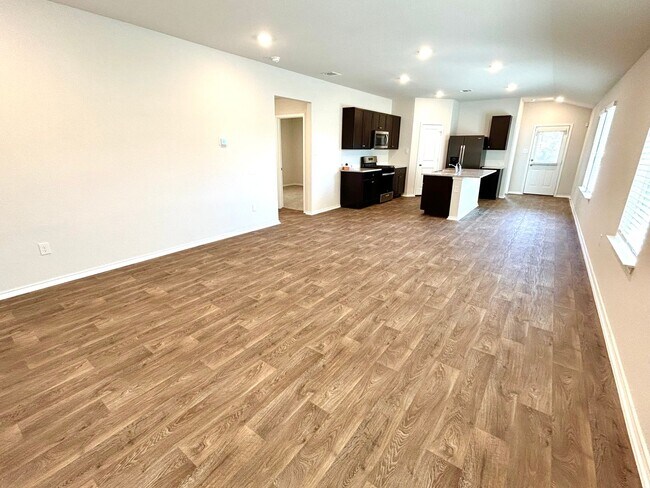 Foto del edificio - **APPLICATION RECEIVED** MUST SEE! 3 Bedro...