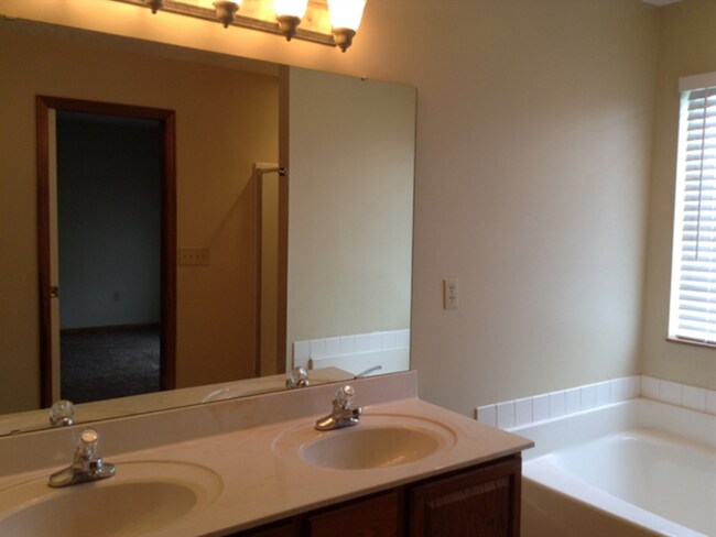 Building Photo - 10296 Manassas court