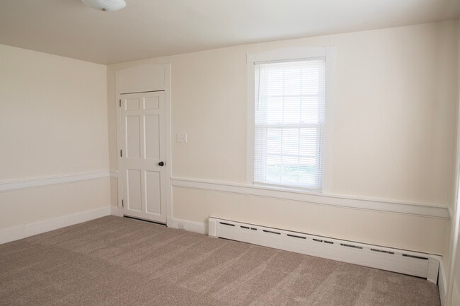 Building Photo - 488 S Colebrook Rd