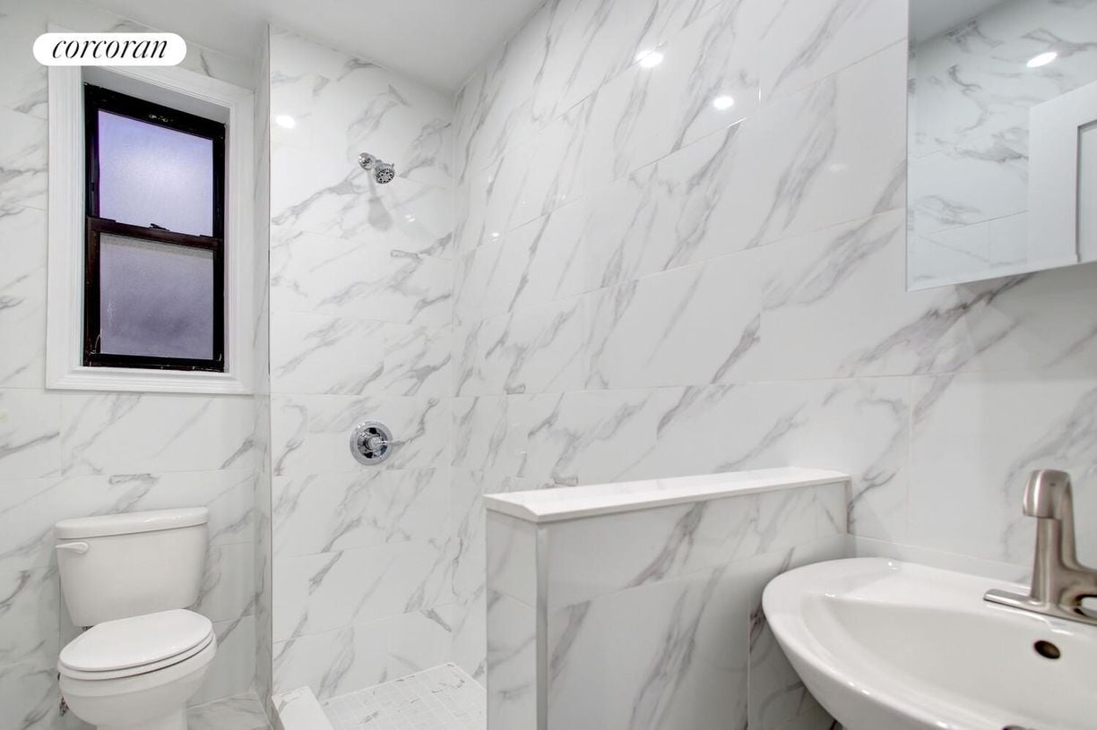 Foto del edificio - 315 W 102nd St