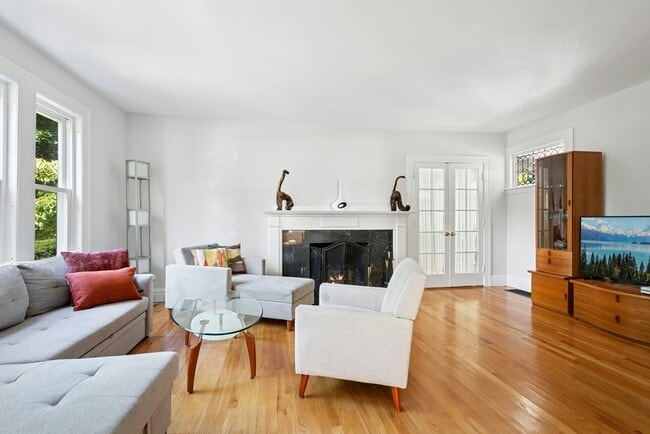 Building Photo - 231 Lagrange St