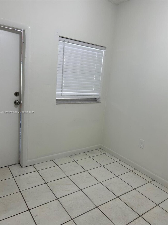 Foto del edificio - 5211 NW 2nd Terrace