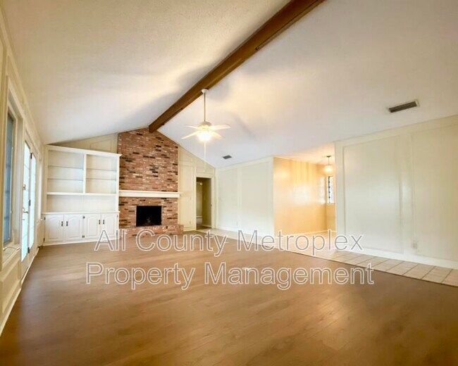 Building Photo - 223 Woodcrest Dr