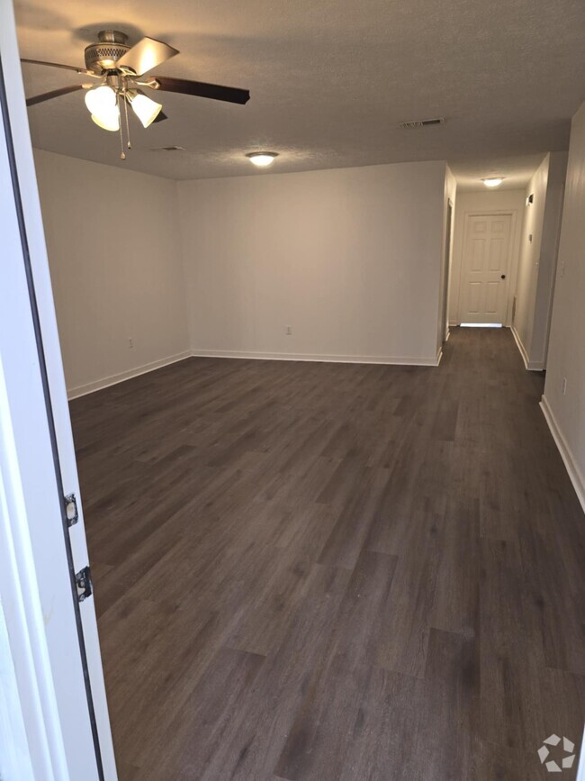 Building Photo - 108 Bent Creek Cir N