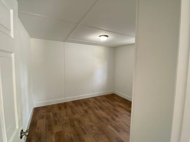 Foto del edificio - Newly remodeled home is located in Lancast...