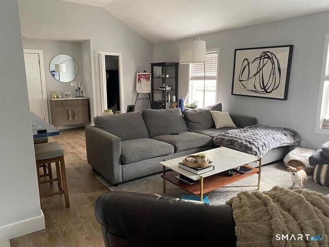 Foto del edificio - 566 Black Rock Tpke